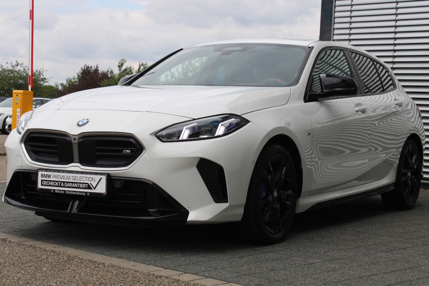 BMW M135 xDrive M Sport neues Modell HeadUp Pano Cam