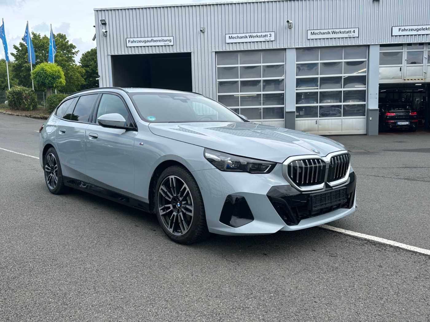 BMW 520d Touring M Sport NaviProf AHK SHZ vo + hi