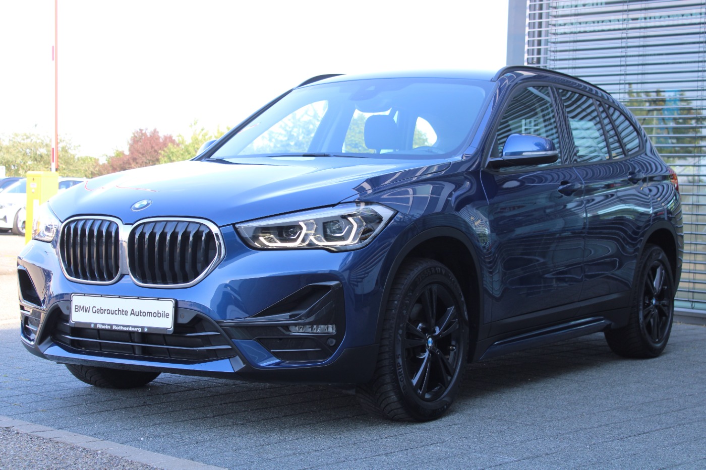 BMW X1 xDrive18d Sport Line Navi LED AHK DAB SH Temp