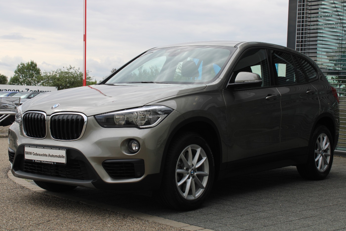 BMW X1 sDrive 20i Advantage AHK PDC Klimaautomatik