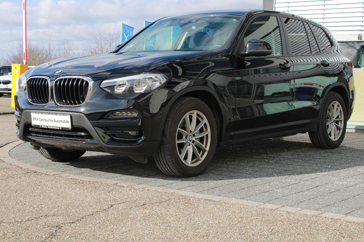 BMW X3 xDrive20d Navi LED HeadUp Standzg AHK Pano