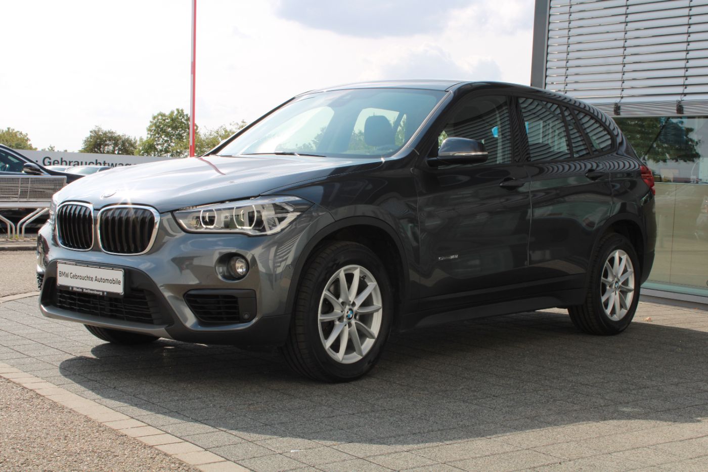 BMW X1 sDrive18i Advantage Navi LED Automatik AHK