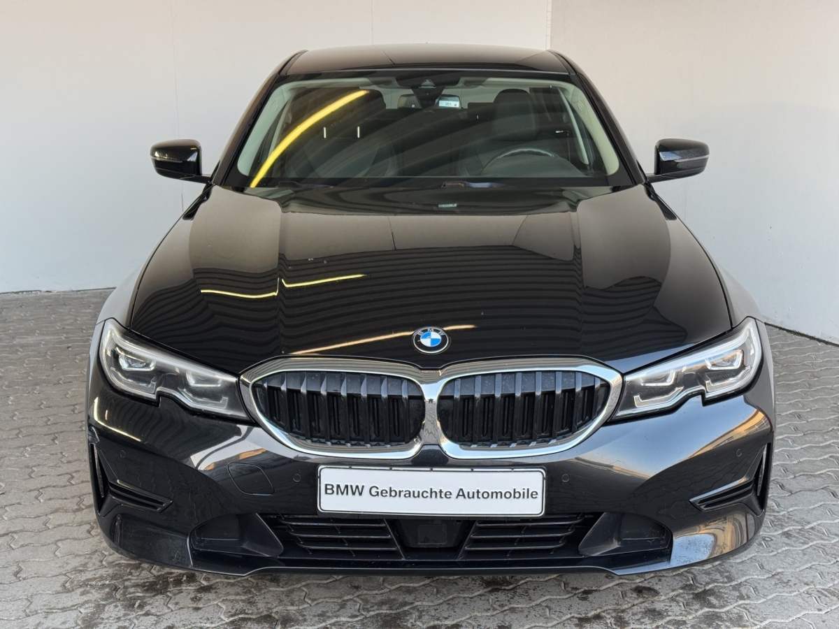 BMW 330e xDrive Lim. Advantage LiveCock.LED.