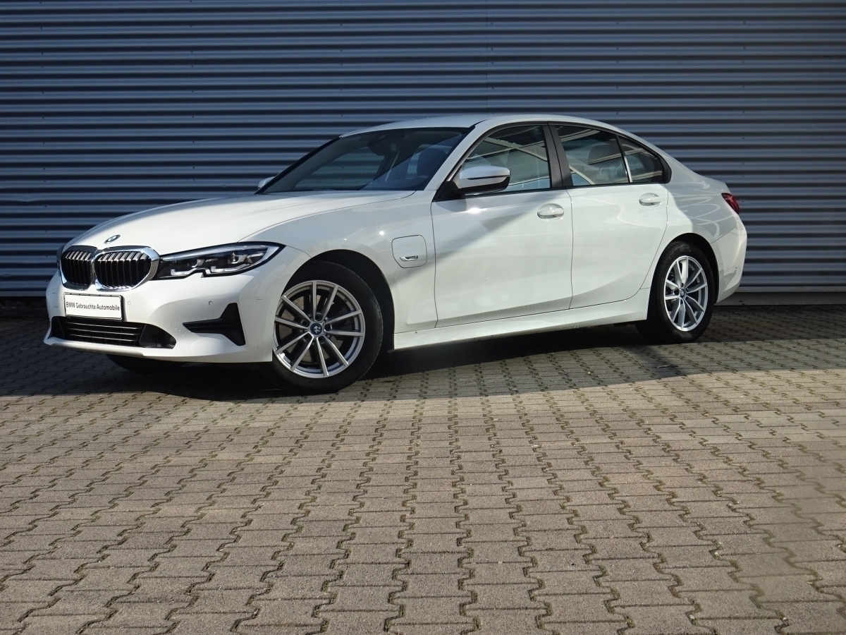 BMW 320e Lim. Advantage erwLED LivePro CarPlay LM SH