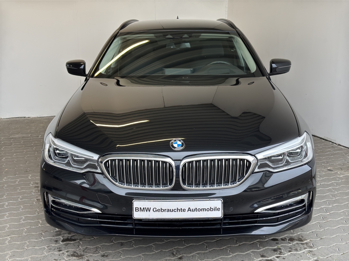 BMW 520iA Tour. Luxury Line LiveCock.Komfsz.HUD.AHK.