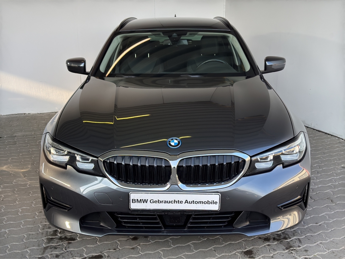 BMW 330e xDrive Tour. Advantage LiveCock.ACC.AHK.PDC