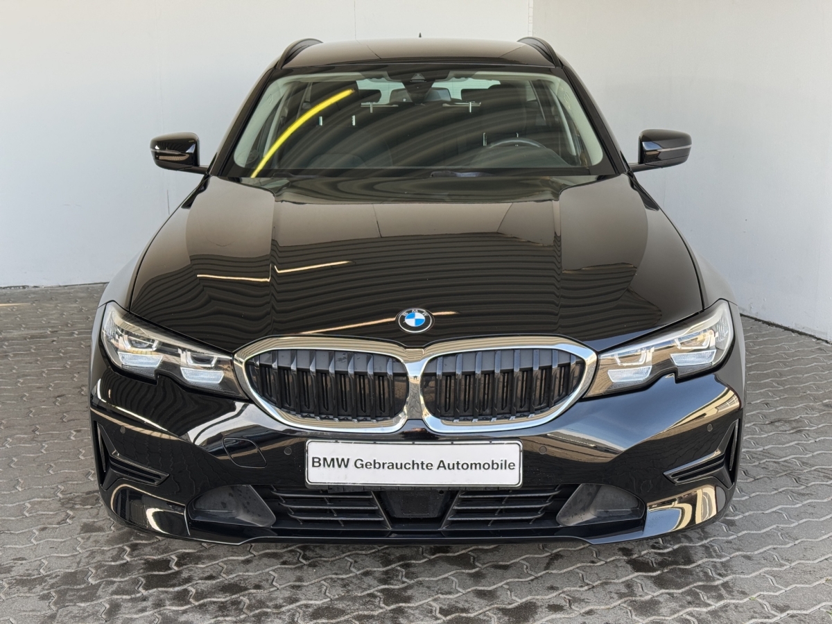 BMW 318iA Tour. Advantage LiveCock.ACC.ParkAss.SHZ.