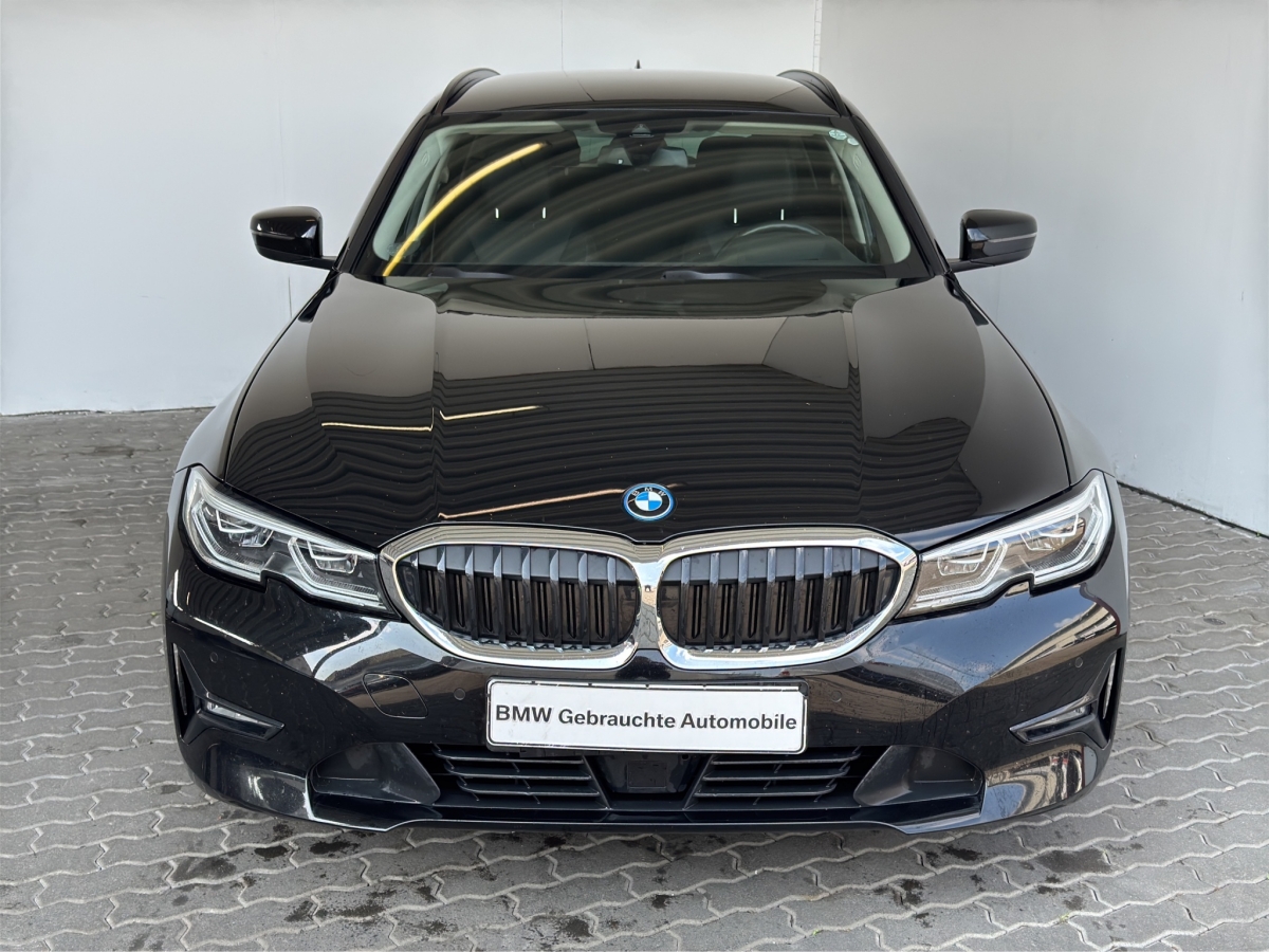 BMW 330e Tour. Advantage LASER.NAVIPROF.HUD.ACC.RFK.