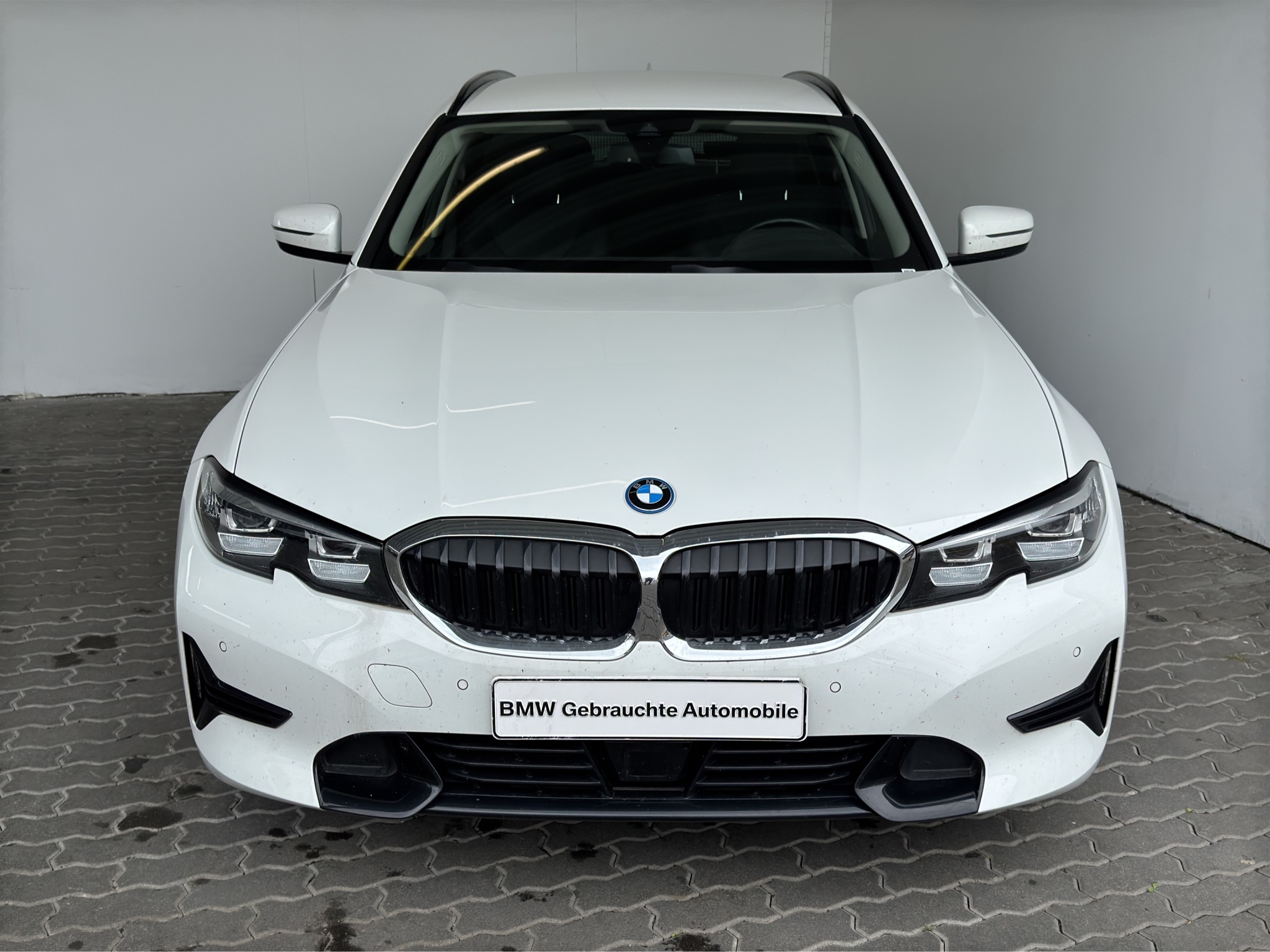 BMW 320e Tour. Sport Line LiveCock.ACC.PDC.SHZ.WLAN