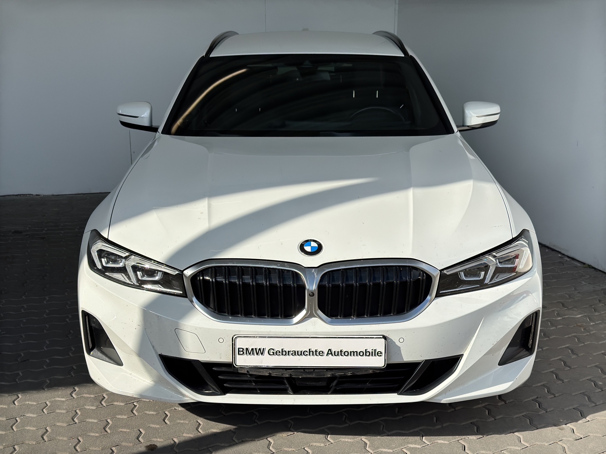BMW 318dA Tour. Livecock.AHK.ParkAss.ACC.SHZ.Reling