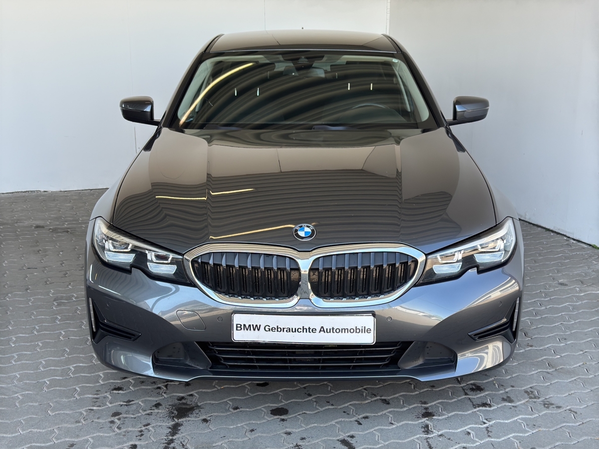BMW 318dA Lim. Advantage LiveCock.PDC.SHZ.Tempo.DuLa