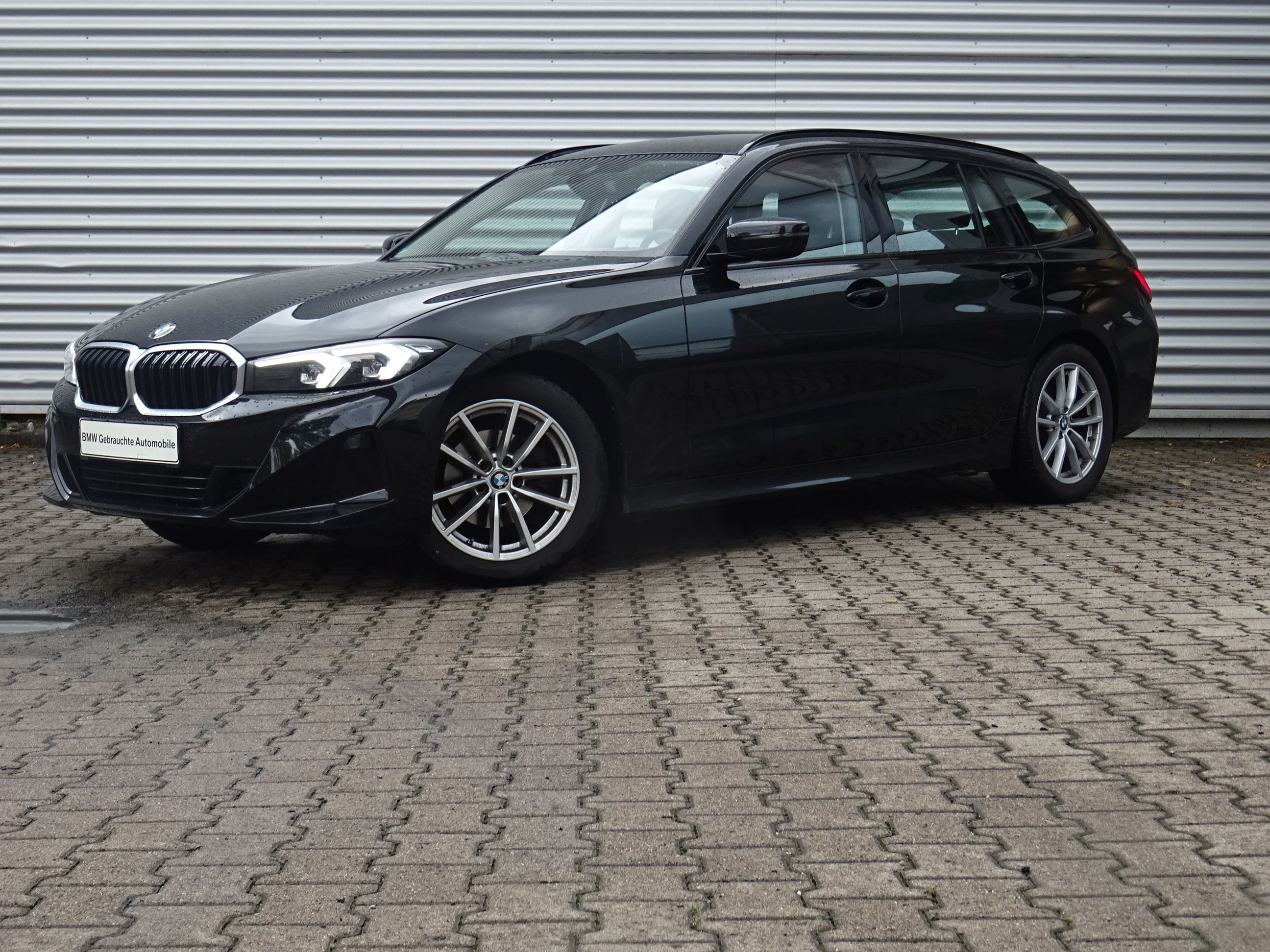 BMW 318i Tour. Widescreen Live+ Schaltwippen PDC SH