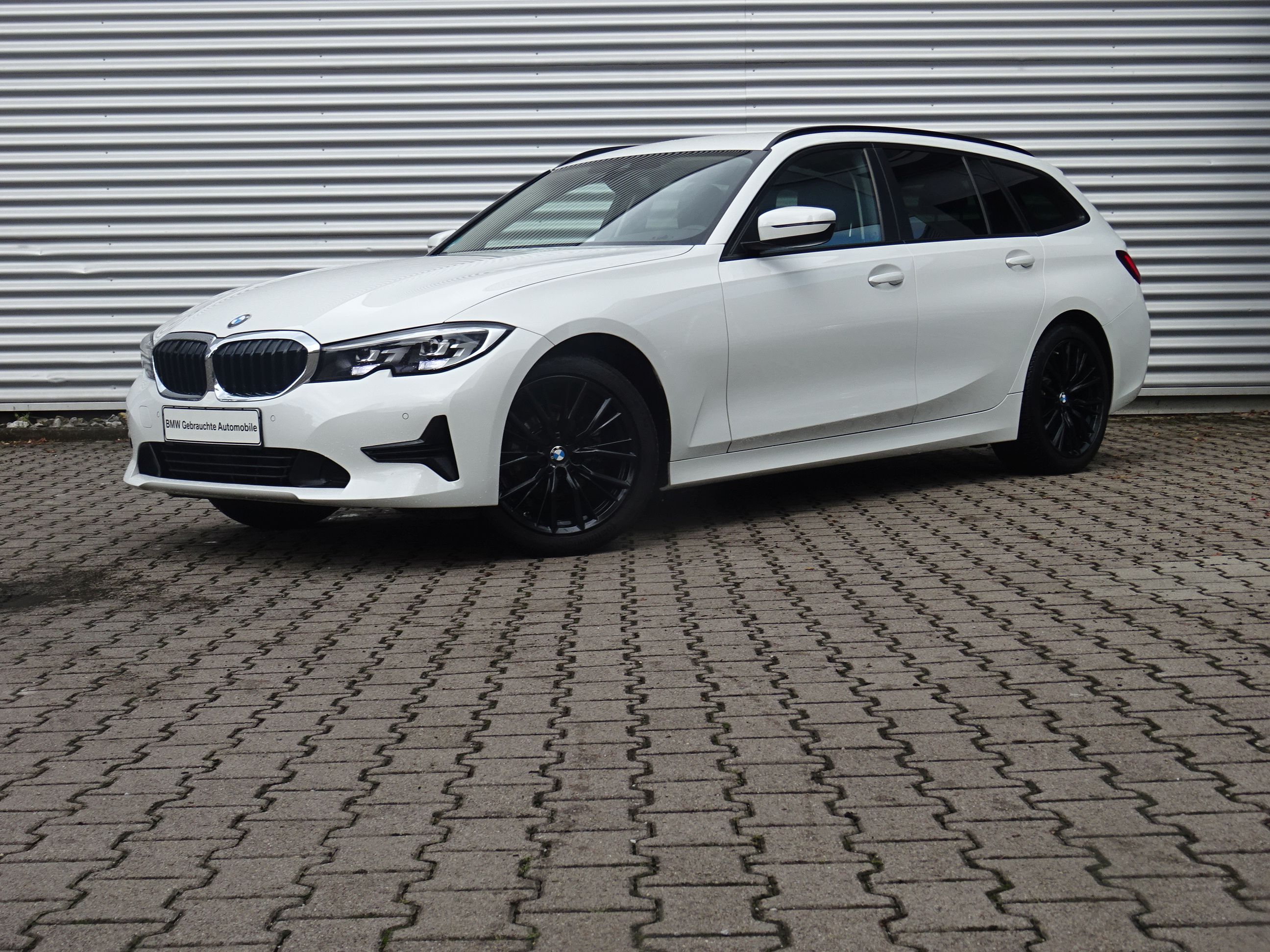 BMW 318i Tour. Advantage LivePro CarPlay 18-LM SH
