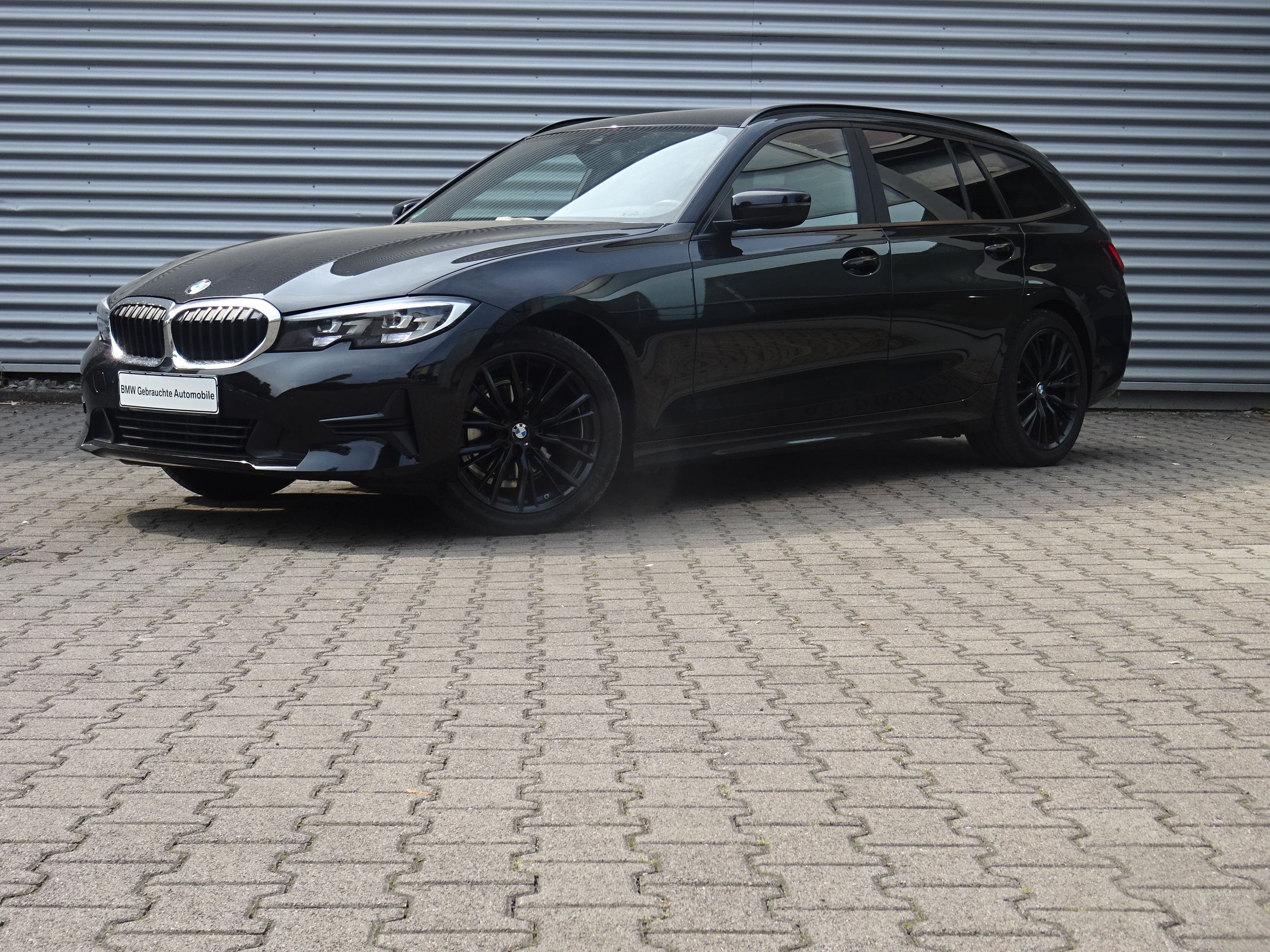 BMW 318i Tour. Advantage LivePro CarPlay LM SH PDC