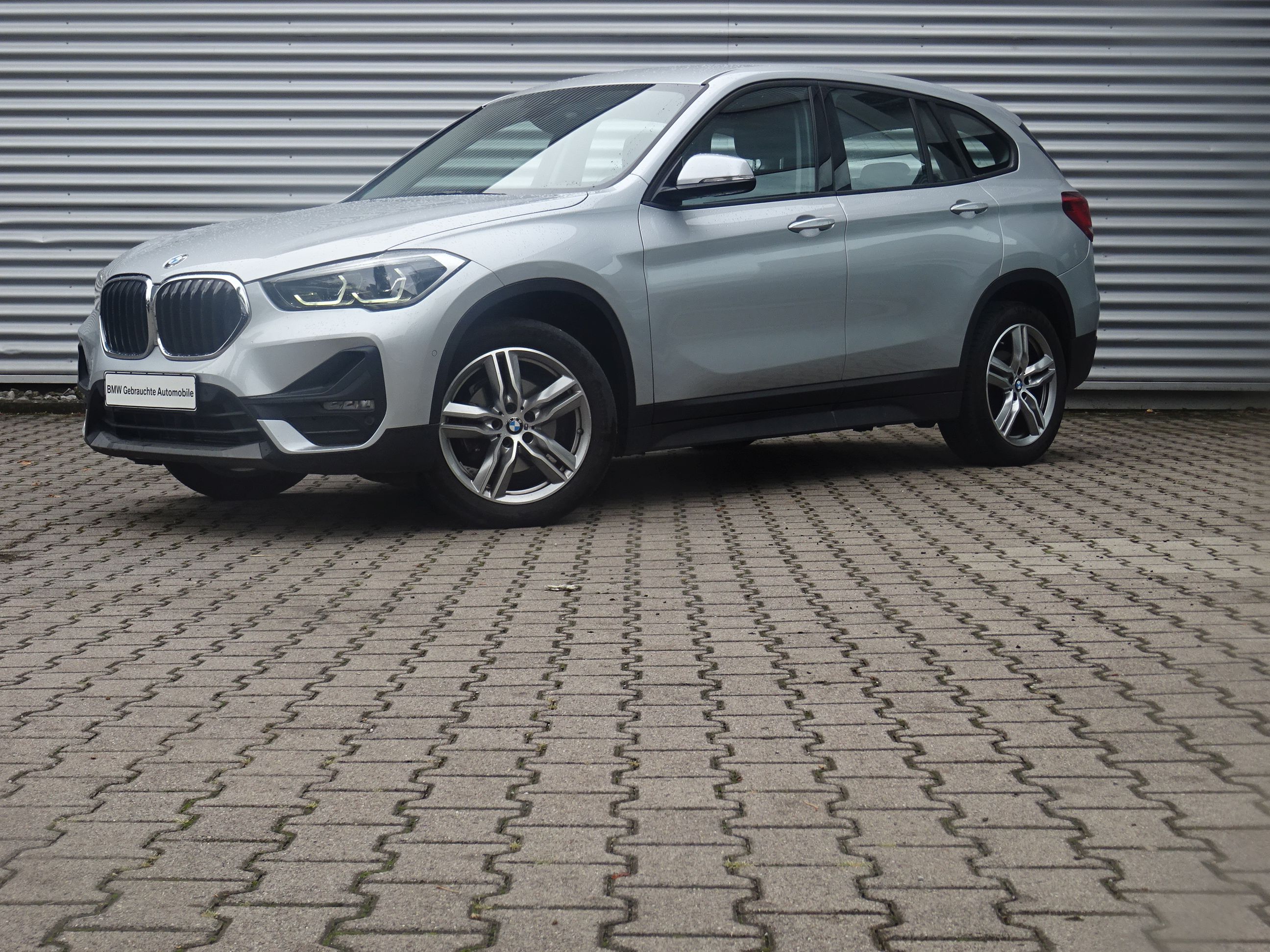 BMW X1 sDrive18i Advantage AHK LED PDC Parkass.