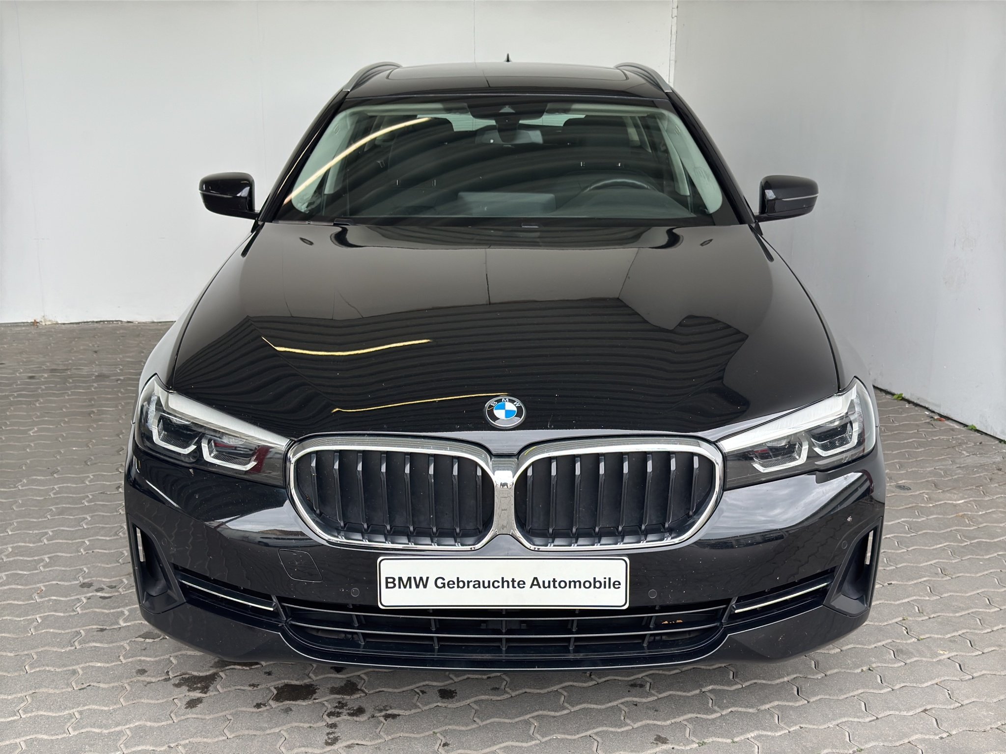 BMW 520dA Tour. LiveCock.AHK.GSD.ParkAss.SHZ.Telef.