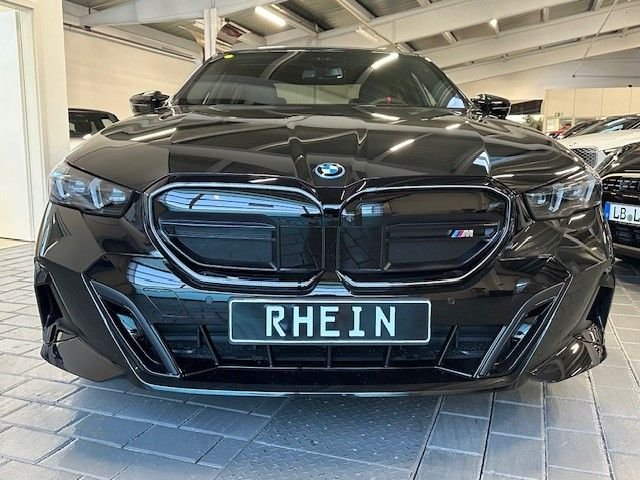 BMW i5 M60 xDrive B&W AHK Inno