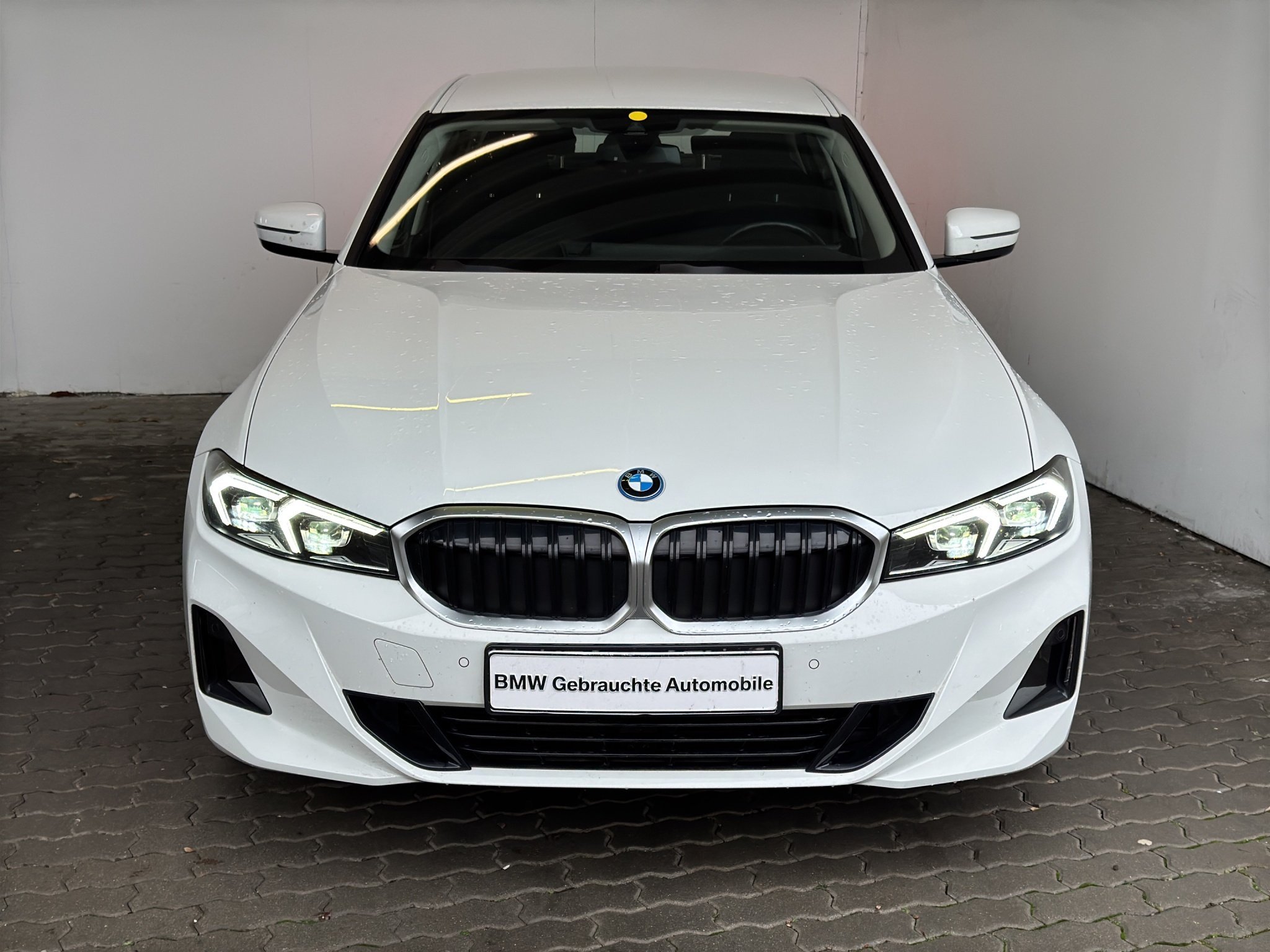 BMW 320e Lim. Navi.DriveAss.ParkAss.Tempo.SHZ.DuLa.