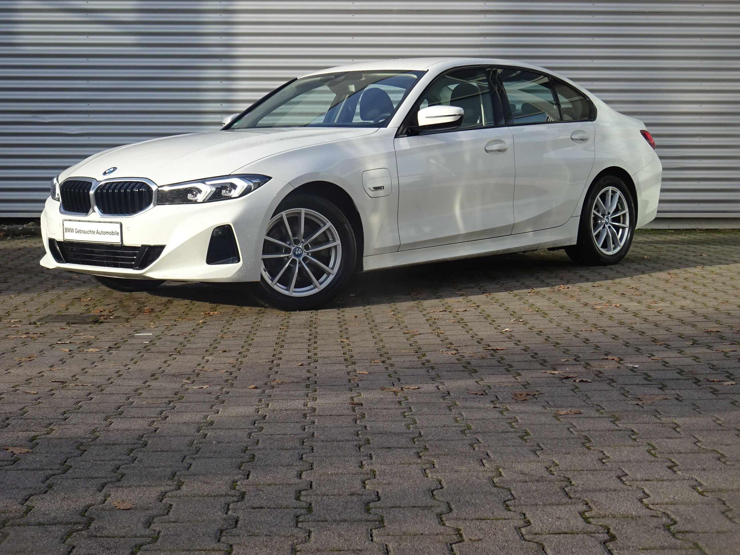 BMW 320e Lim. FACELIFT LivePro HuD LED Standklima SH