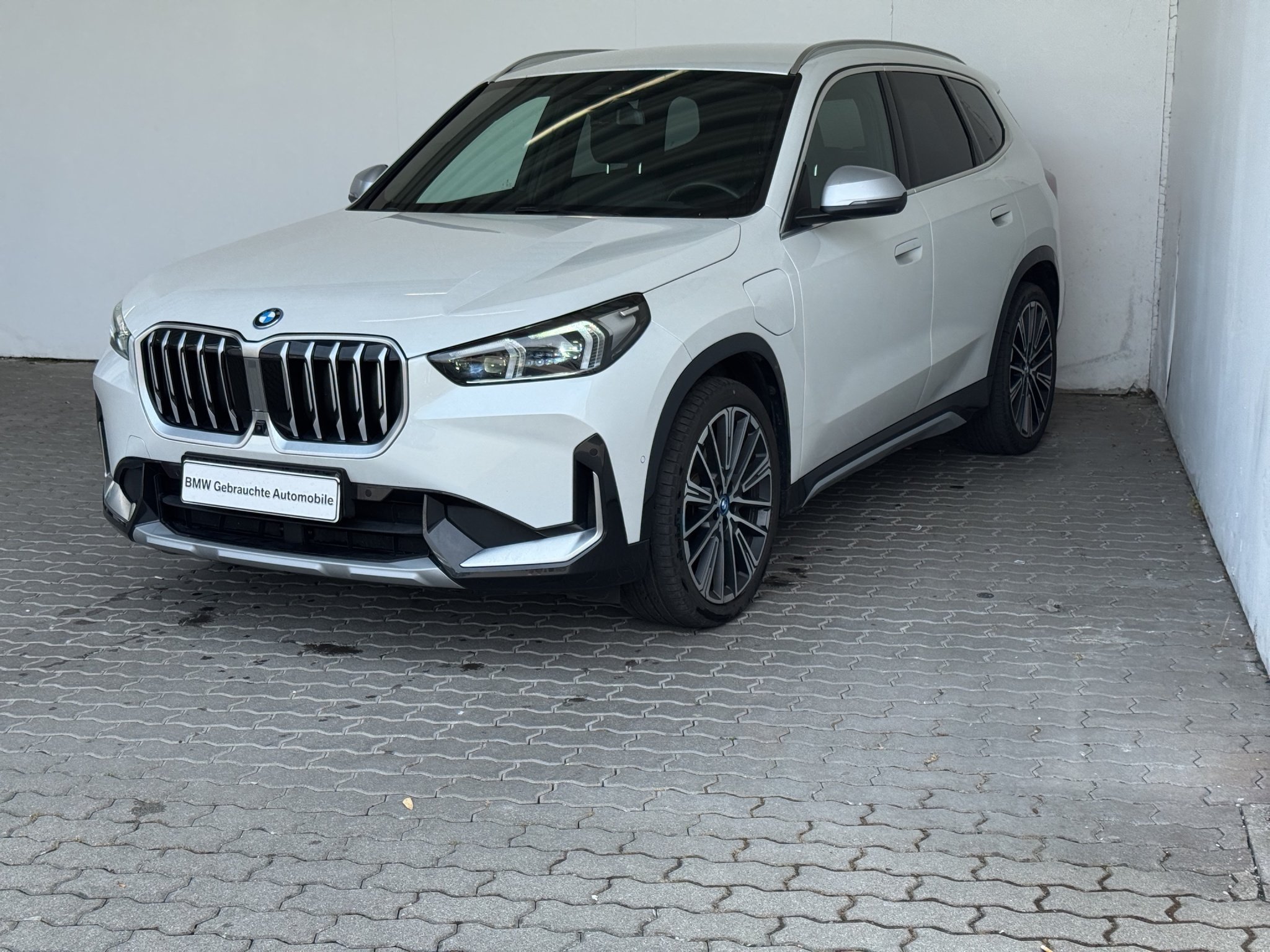 BMW X1 xDrive25e xLine Navi.LED.HuD.HiFi.AHK.360