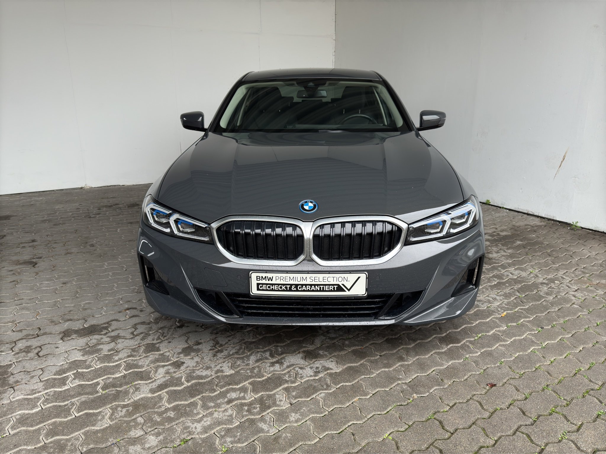 BMW 330e Lim. Navi.LED.ParkAss.Temp.SHZ.DuLa.Sportsz