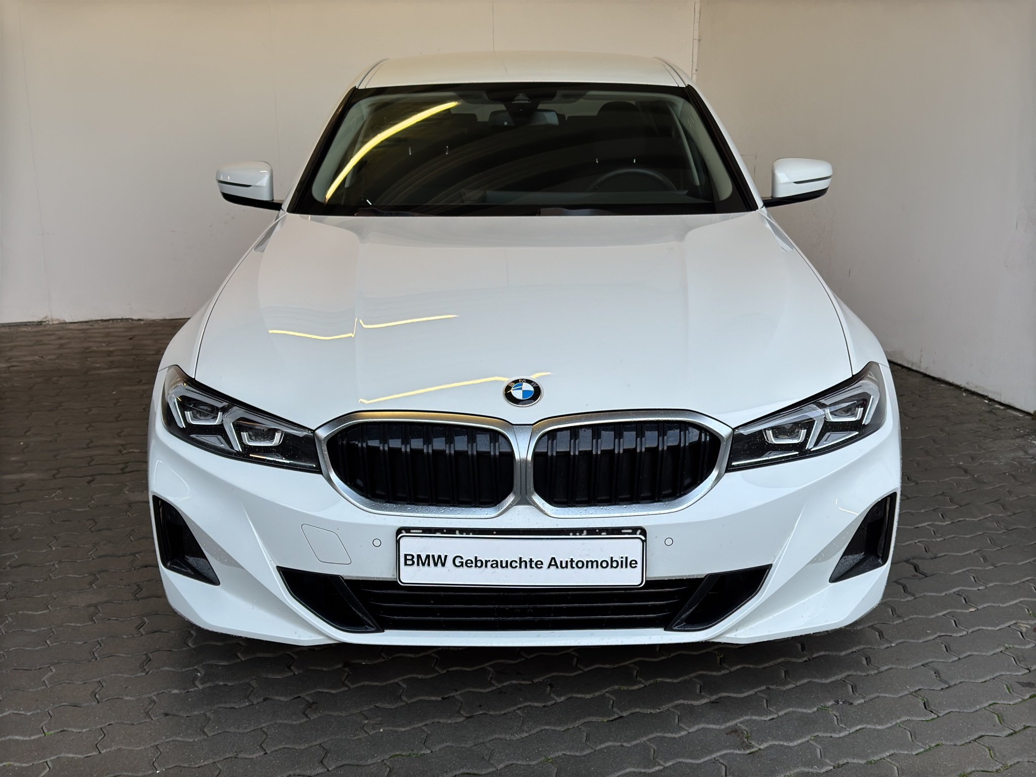 BMW 318iA Lim. Navi.LED.Sonnenschutz.SHZ.PDC.Tempo.
