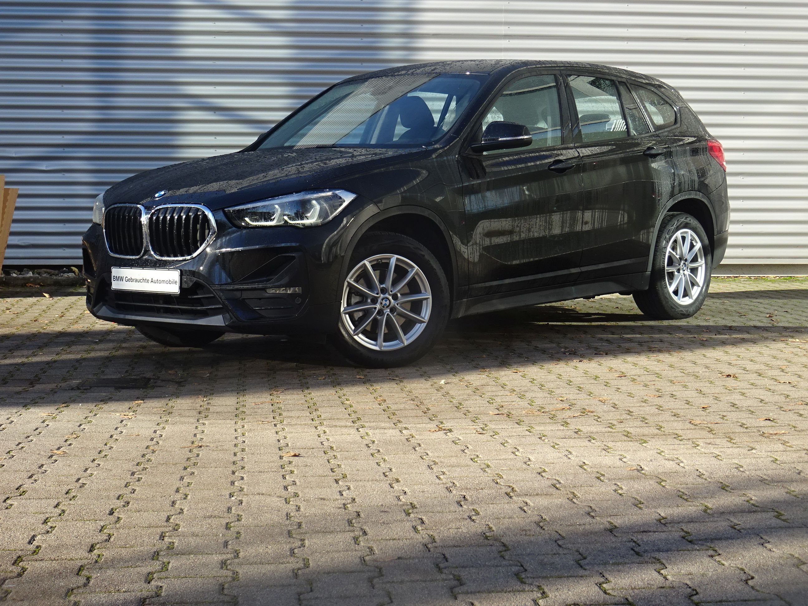 BMW X1 sDrive18i Advantage LED Navi HiFi AHK Parkass