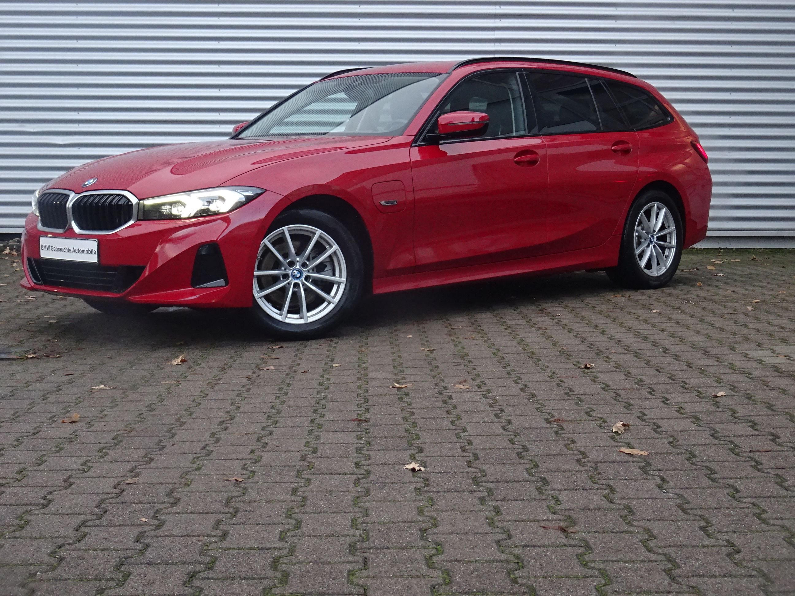 BMW 320e Tour. ParkAssist AHK Lenkradheizung LM SH