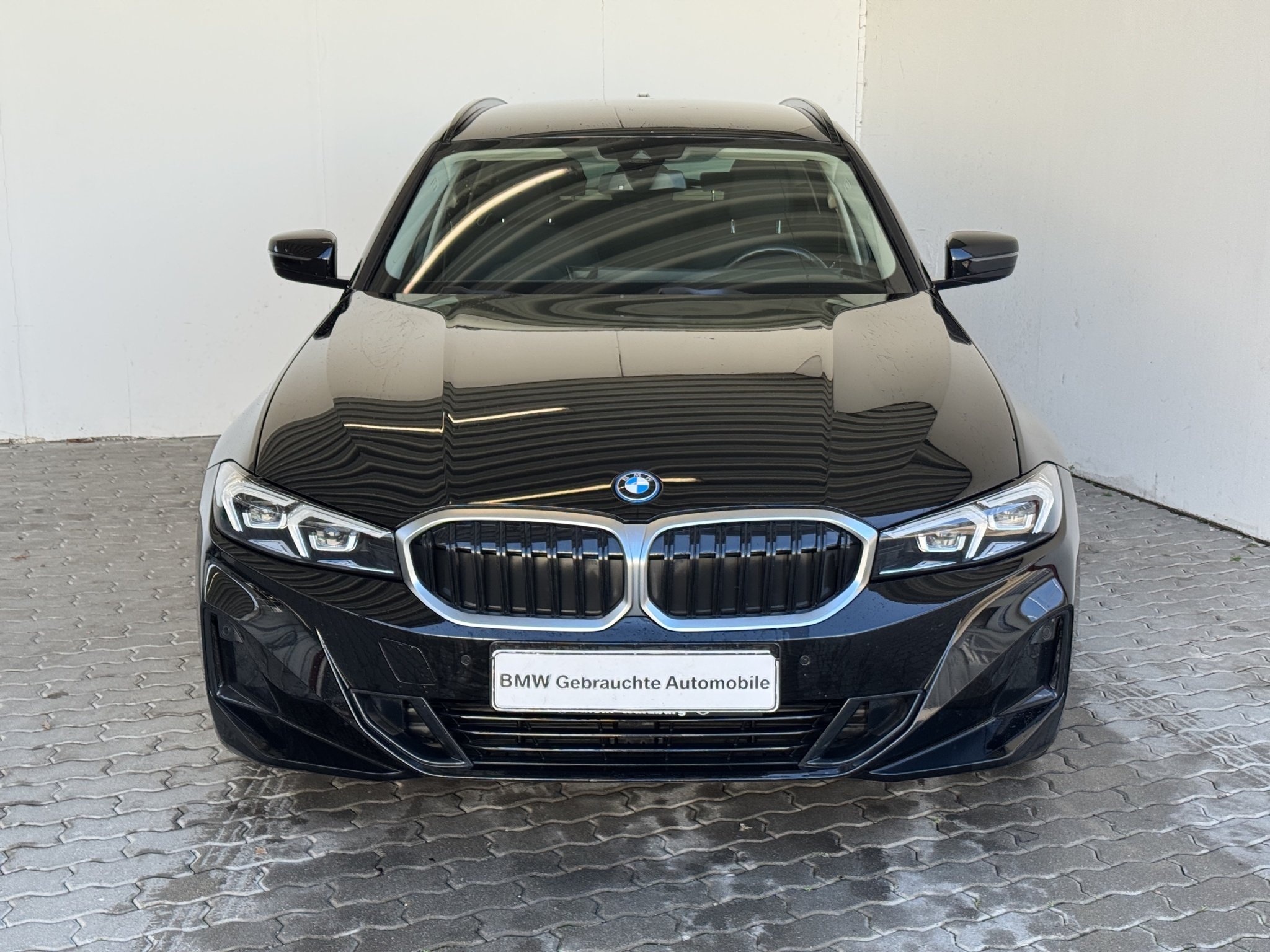BMW 320e Tour. NaviProfl.AHK.DriveAss.ParkAss.Tempo.