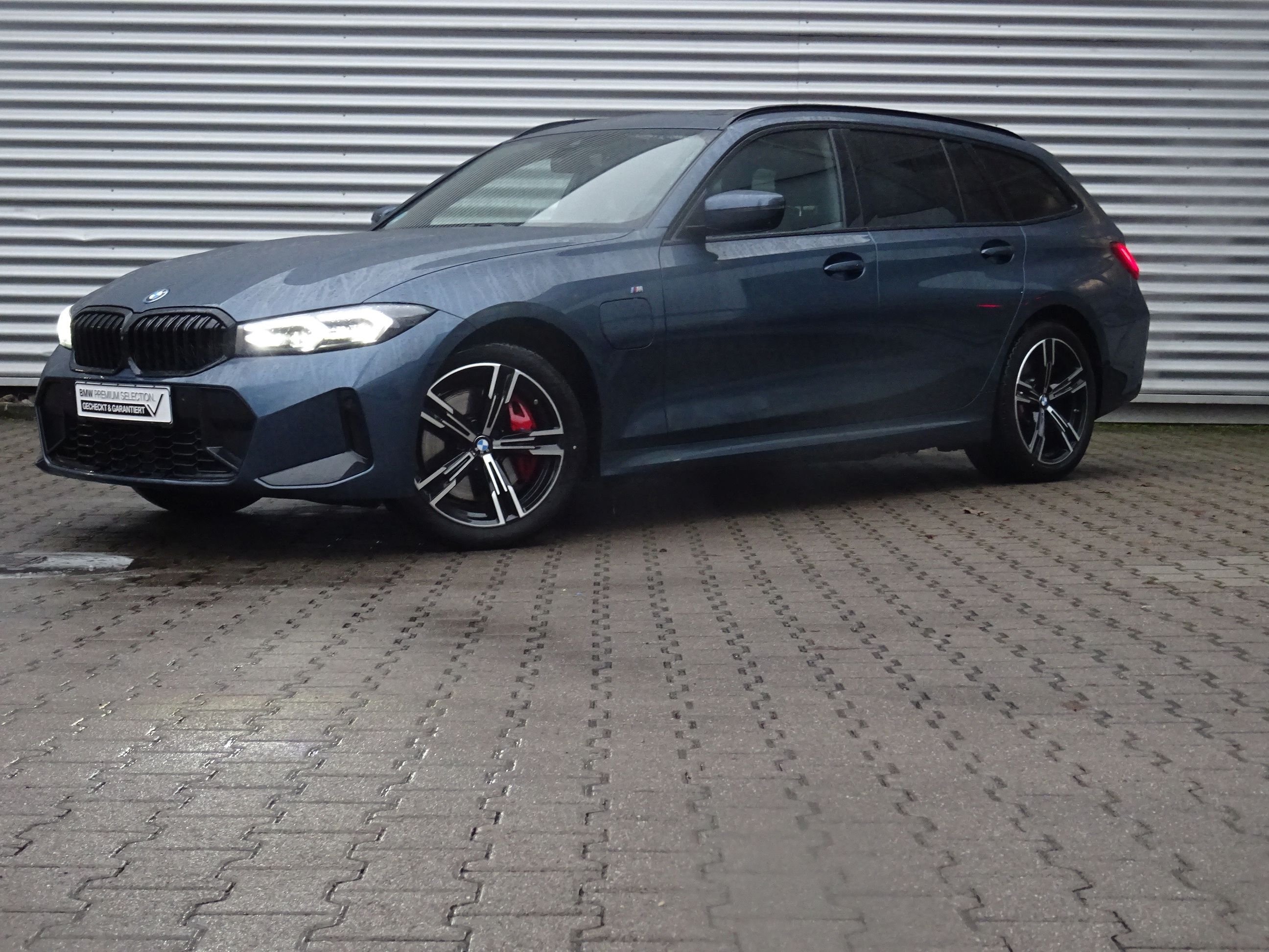 BMW 330e xDrive Tour M Sport Pro Panor HiFi 360 AHK