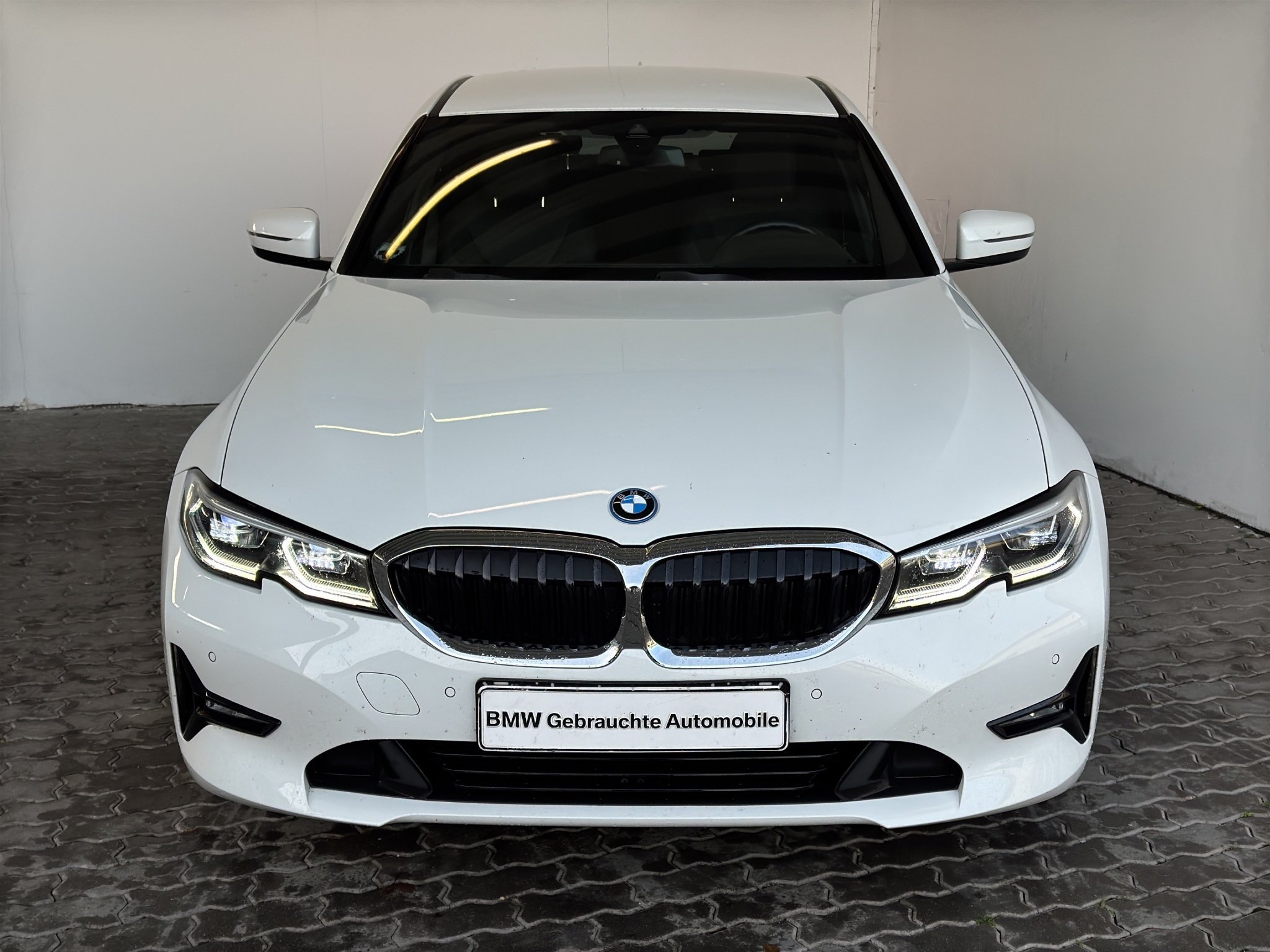 BMW 320e Lim. Advantage LiveCock.Laserl.DriveAss.SHZ