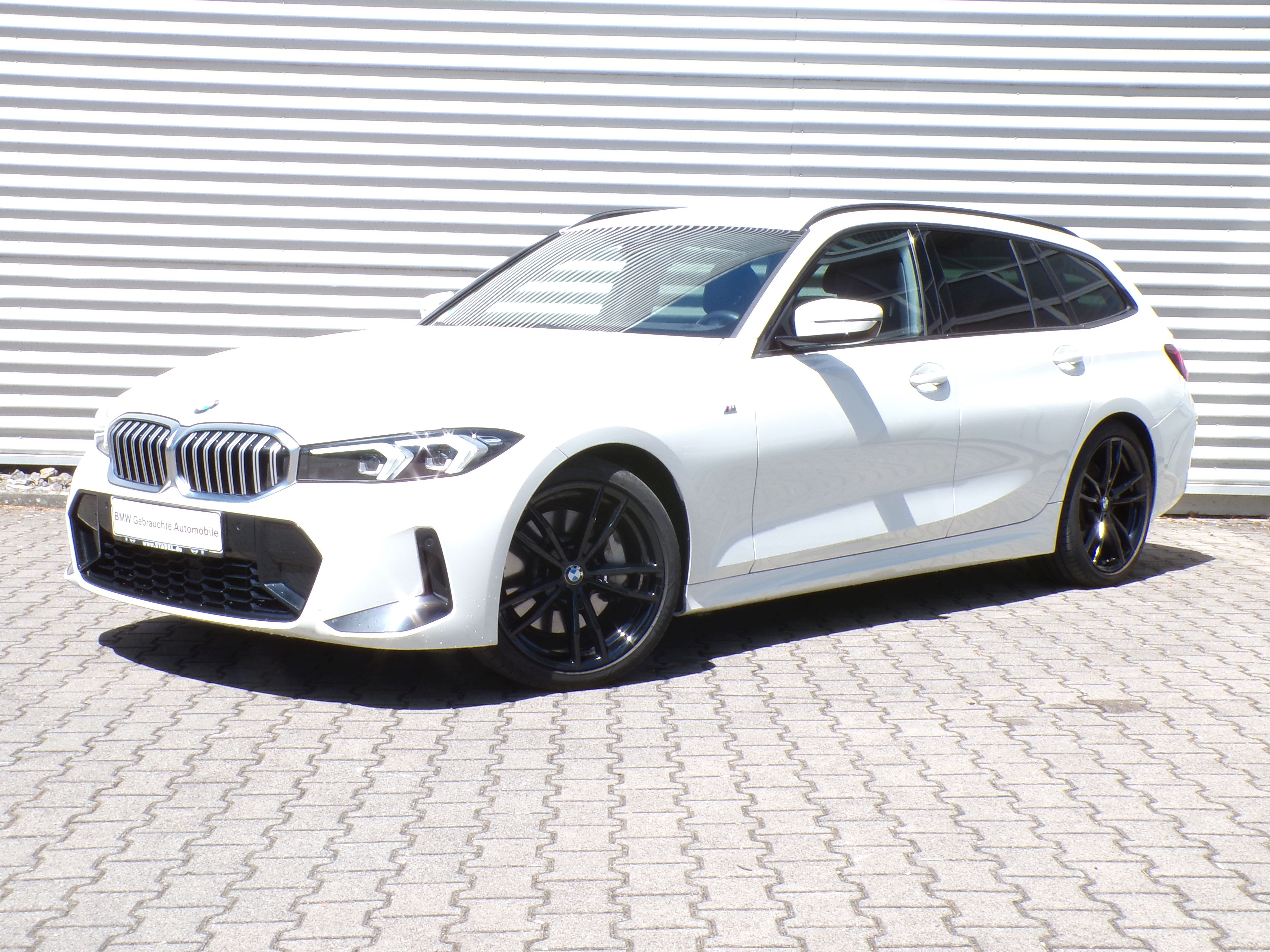 BMW 330i Tour. M Sport LivePro HuD DriveAssist AHK
