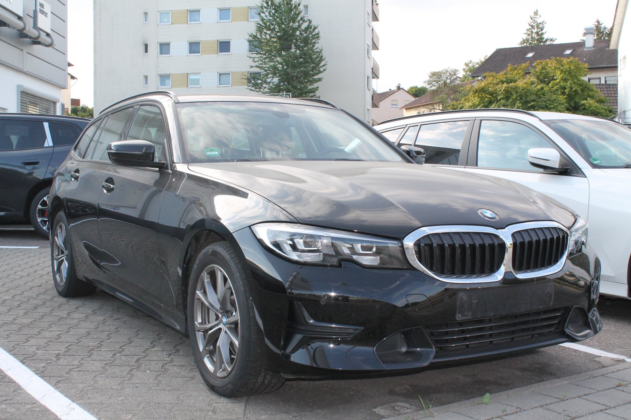 BMW 330i Touring Sport Line Navi.LED.AHK.KomfZg.PDC