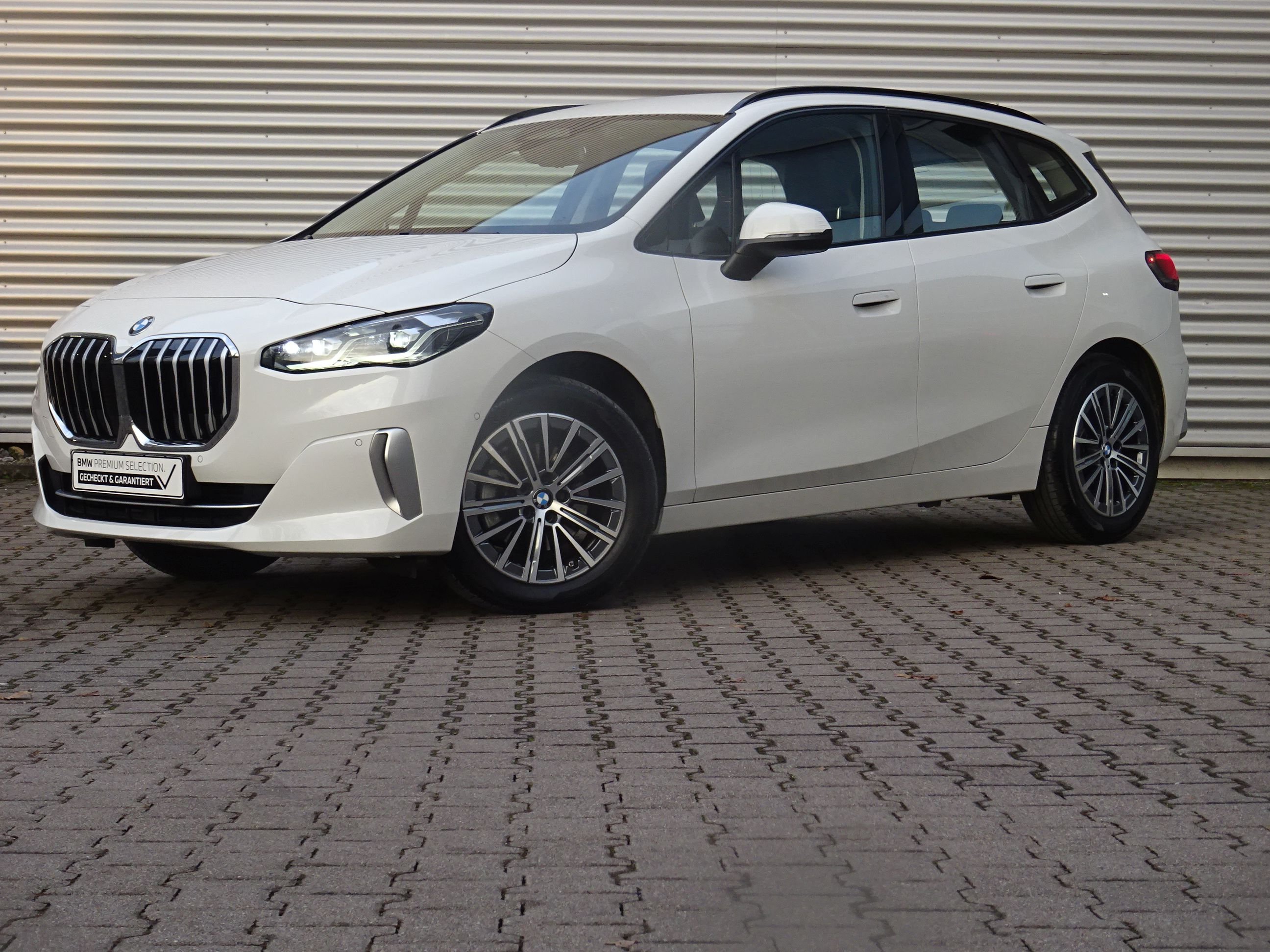 BMW 220i Active Tourer Luxury Line HiFi-h/k AHK ACC