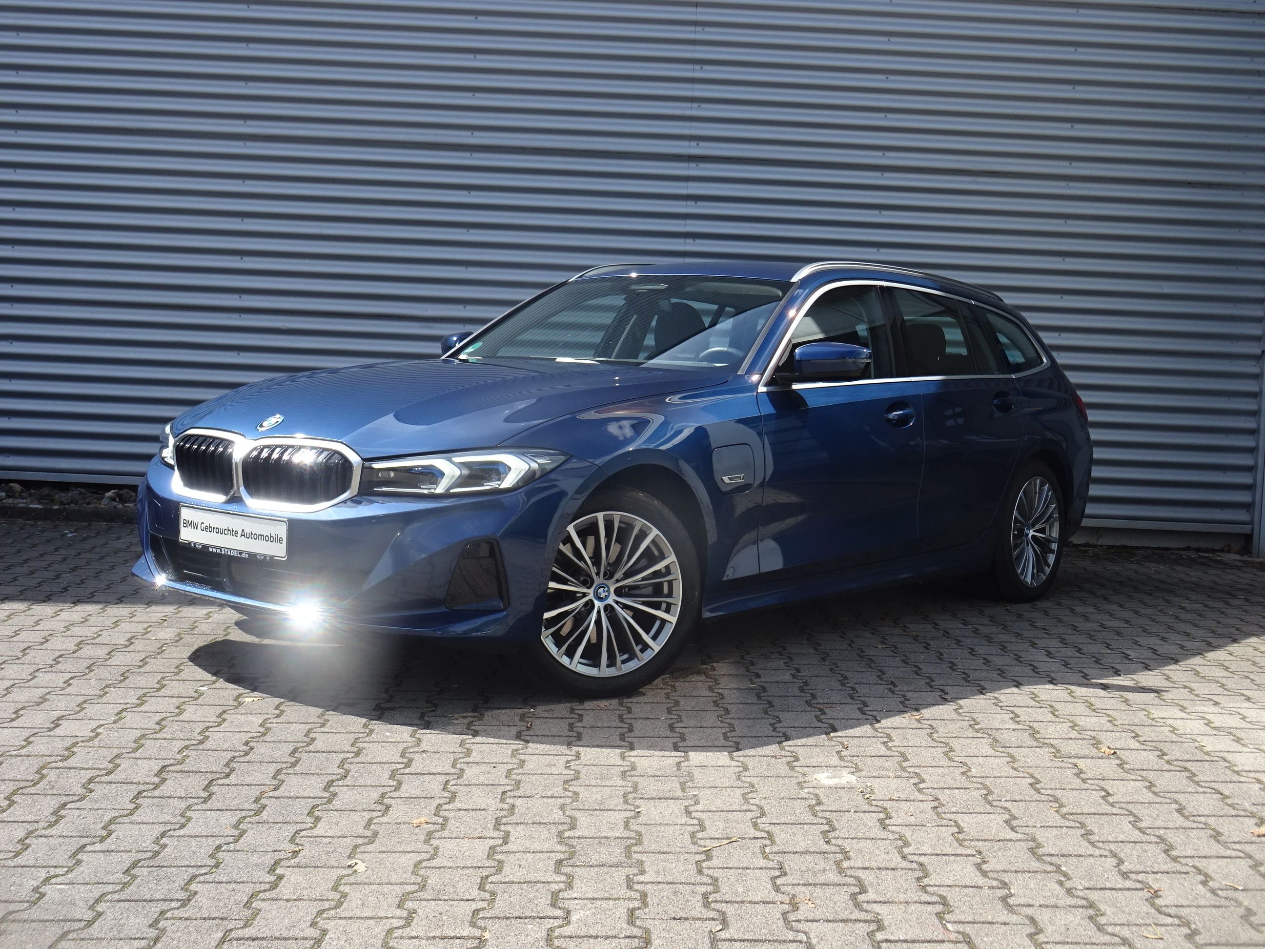 BMW 330e xDrive Tour DriveAssistPro AHK Kamera adLED