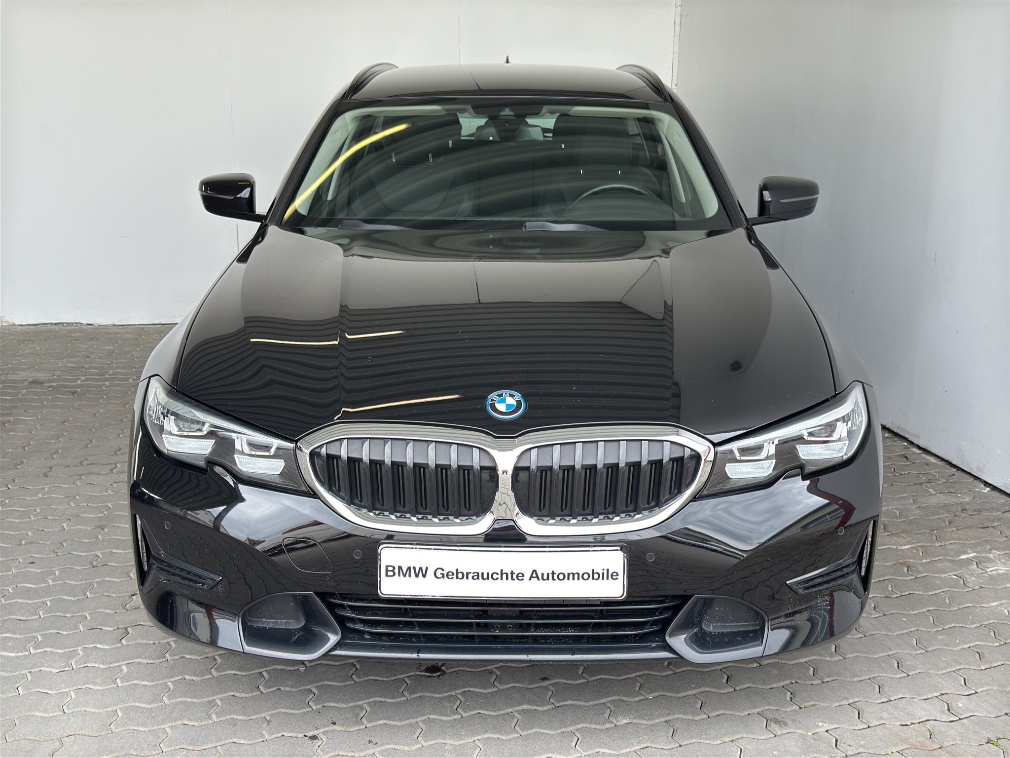BMW 318iA Tour. Advantage LiveCock.PDC.SHZ.Tempo.LED
