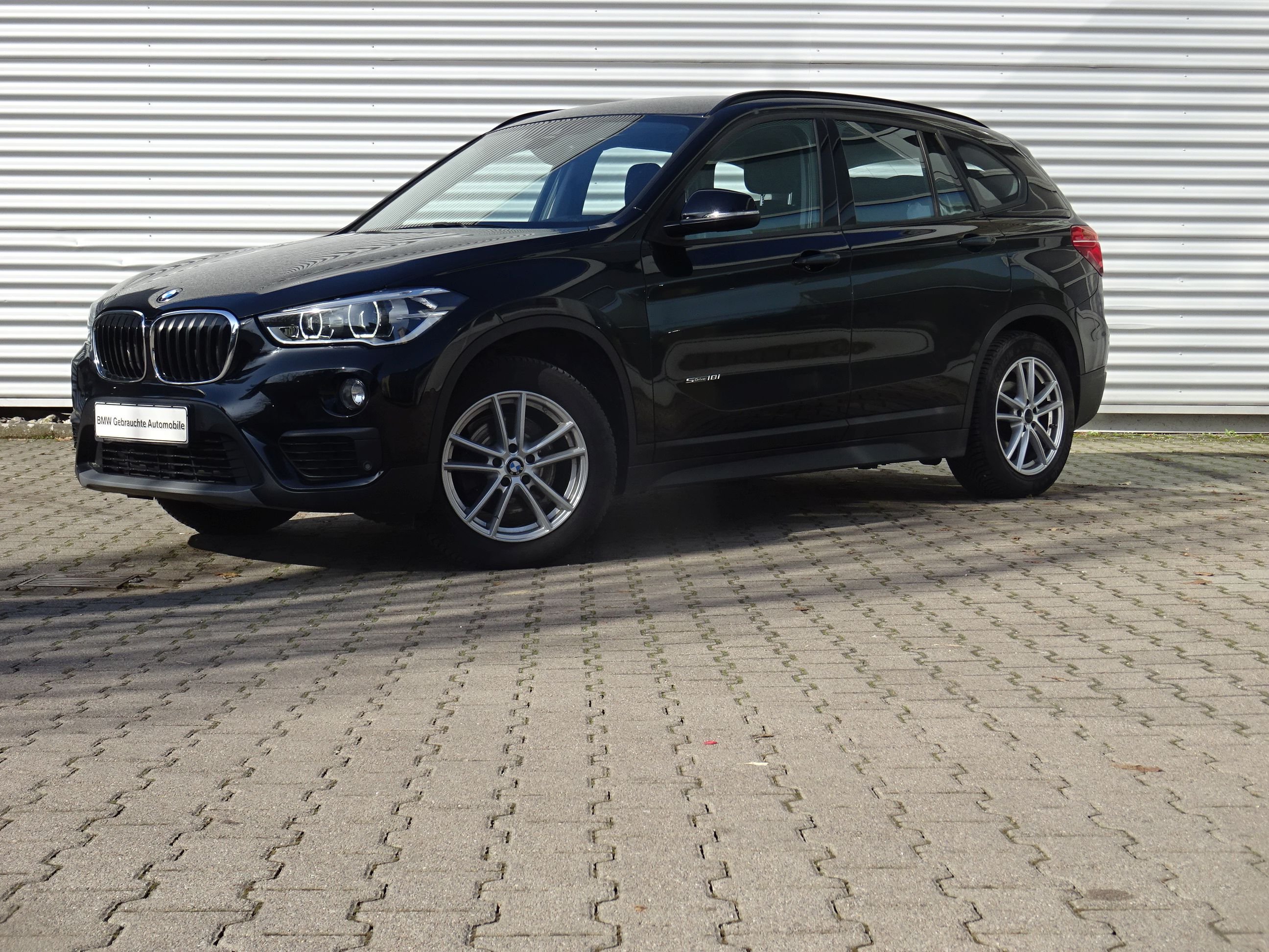 BMW X1 sDrive18i Advantage LED Navi Parkassist 1Hand