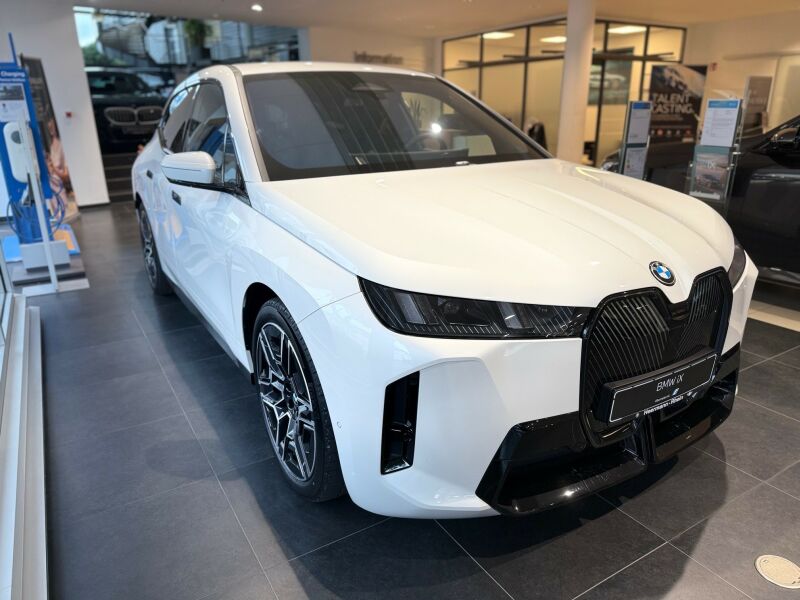 BMW iX xDrive45