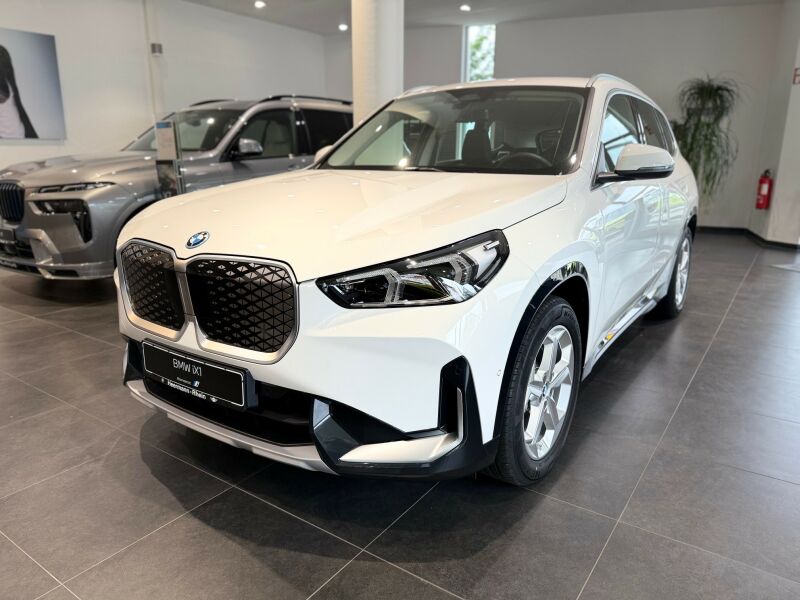 BMW iX1 xDrive30 xLine